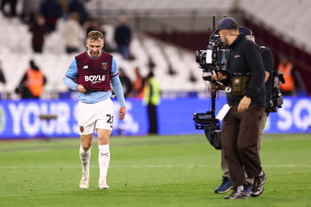 West Ham United gegen Queens Park Rangers, 9. Oktober 2026, London, EFL Championship, Fußball: West Ham United gegen Queens Park Rangers – Jarrod Bowen von West Ham United wirkt nach dem Abpfiff niedergeschlagen, nachdem er einen Elfmeter verschossen hat. Foto: Jacques Feeney, Abseits, London, Großbritannien Copyright: xJacquesxFeeneyx xOffsidexOffside