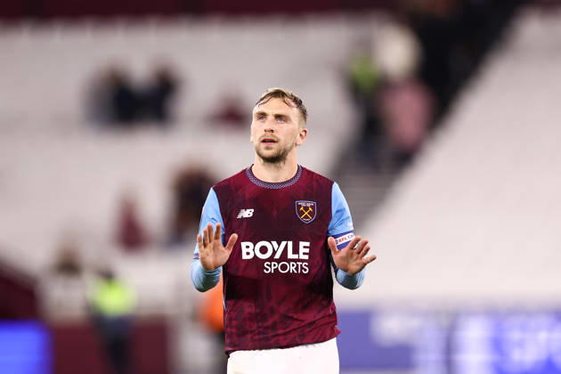 West Ham United gegen Queens Park Rangers, 9. Oktober 2026, London, EFL Championship, Fußball: West Ham United gegen Queens Park Rangers – Jarrod Bowen von West Ham United entschuldigt sich nach dem Abpfiff bei den Fans, nachdem er einen Elfmeter verschossen hat. Foto: Jacques Feeney, Abseits, London, Großbritannien Copyright: xJacquesxFeeneyx xOffsidexOffside