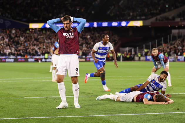 West Ham United gegen Queens Park Rangers, 9. Oktober 2026, London, EFL Championship, Fußball: West Ham United gegen Queens Park Rangers. Joel Piroe von West Ham United reagiert, nachdem er eine Chance verpasst hat, nachdem Jarrod Bowen von West Ham United einen Elfmeter verschossen hatte. Foto: Jacques Feeney. Abseits. London, Großbritannien. Copyright: xJacquesxFeeneyx xOffsidexOffside