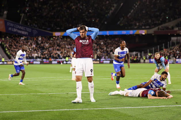 West Ham United gegen Queens Park Rangers, 9. Oktober 2026, London, EFL Championship, Fußball: West Ham United gegen Queens Park Rangers. Joel Piroe von West Ham United reagiert, nachdem er eine Chance verpasst hat, nachdem Jarrod Bowen von West Ham United einen Elfmeter verschossen hatte. Foto: Jacques Feeney. Abseits. London, Großbritannien. Copyright: xJacquesxFeeneyx xOffsidexOffside