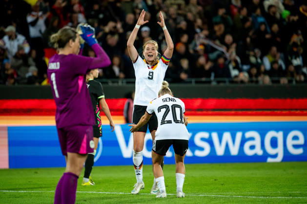 October 9, 2026, GER, Soccer, Women s, International Match, Karlsruhe, Germany vs. Australia: Sjoeke Nüsken (Germany, 9) and Elisa Senß (Germany, 20) celebrate the goal that made it 4–2, Karlsruhe BBBank Wildpark, Baden-Württemberg, Germany Copyright: xNordphoto Memmlerx
