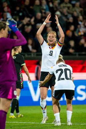 October 9, 2026, GER, Soccer, Women s, International Match, Karlsruhe, Germany vs. Australia: Sjoeke Nüsken (Germany, 9) and Elisa Senß (Germany, 20) celebrate the goal that made it 4–2, Karlsruhe BBBank Wildpark, Baden-Württemberg, Germany Copyright: xNordphoto Memmlerx