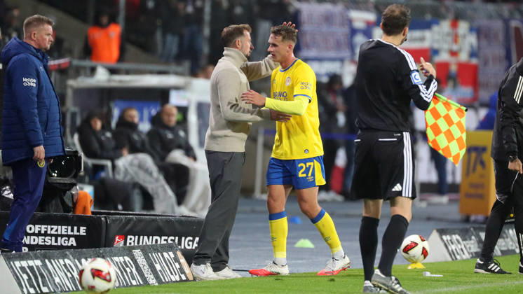 Braunschweig vs. Kiel, 2nd Bundesliga Braunschweig, October 9, 2026, Soccer, Men s, 2nd Bundesliga, 2026–2027 Season, Eintracht Braunschweig vs. Holstein Kiel Head Coach Lars Kornetka, Eintracht Braunschweig, Jan Urbich, Eintracht Braunschweig. DFL and DFB regulations prohibit any use of photographs as image sequences and or quasi-video. Stadion an der Hamburger Straße, Lower Saxony, Germany
