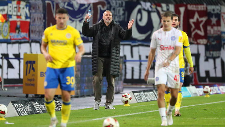 Braunschweig vs. Kiel, 2nd Bundesliga Braunschweig, October 9, 2026, Soccer, Men s, 2nd Bundesliga, 2026–2027 Season, Eintracht Braunschweig vs. Holstein Kiel Head Coach Tim Walter Holstein Kiel DFL DFB REGULATIONS PROHIBIT ANY USE OF PHOTOGRAPHS AS IMAGE SEQUENCES AND OR QUASI-VIDEO Stadion an der Hamburger Straße Lower Saxony Germany