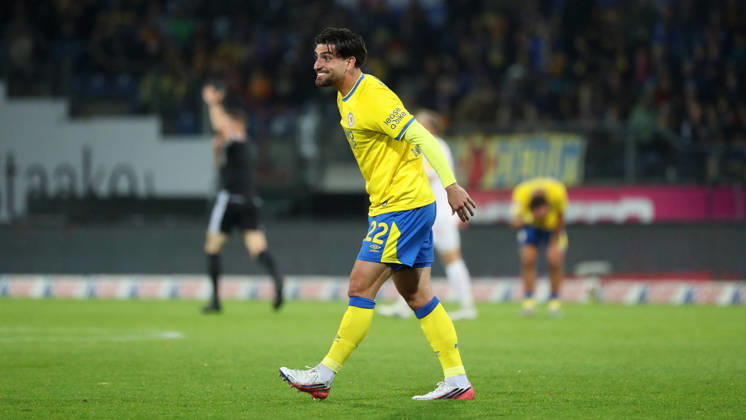 Braunschweig vs. Kiel, 2nd Bundesliga Braunschweig, October 9, 2026, Soccer, Men s, 2nd Bundesliga, 2026–2027 Season, Eintracht Braunschweig vs. Holstein Kiel Fabio Di Michele Sanchez Eintracht Braunschweig DFL DFB REGULATIONS PROHIBIT ANY USE OF PHOTOGRAPHS AS IMAGE SEQUENCES AND OR QUASI-VIDEO Stadion an der Hamburger Straße Lower Saxony Germany