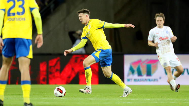 Braunschweig vs. Kiel, 2nd Bundesliga Braunschweig, October 9, 2026, Soccer, Men s, 2nd Bundesliga, 2026–2027 Season, Eintracht Braunschweig vs. Holstein Kiel, Florian Flick, Eintracht Braunschweig, DFL, DFB. REGULATIONS PROHIBIT ANY USE OF PHOTOGRAPHS AS IMAGE SEQUENCES AND OR QUASI-VIDEO. Stadion an der Hamburger Straße, Lower Saxony, Germany