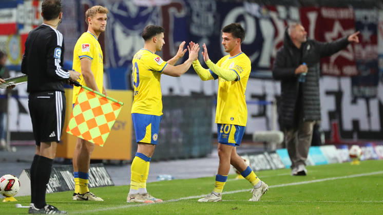 Braunschweig vs. Kiel, 2nd Bundesliga Braunschweig, October 9, 2026, Soccer, Men s, 2nd Bundesliga, 2026–2027 Season, Eintracht Braunschweig vs. Holstein Kiel Robin Heußer Eintracht Braunschweig enters the game for Samuele di Benedetto Eintracht Braunschweig DFL and DFB regulations prohibit any use of photographs as image sequences and or quasi-video Stadion an der Hamburger Straße, Lower Saxony, Germany