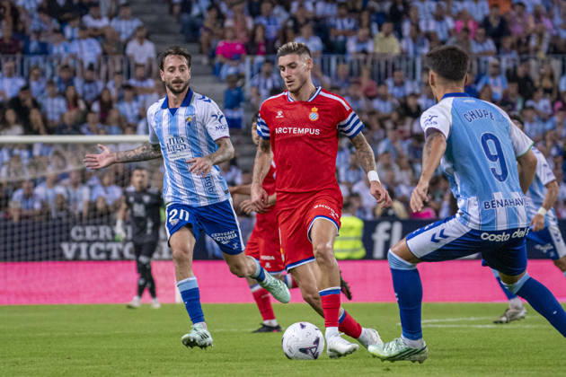 MALAGA, SPAIN - OCTOBER 9: Roberto Fernandez (N9) in action runs with the ball during La Liga match between Malaga and RCD Espanyol at the Estadio de la Rosaleda on the 9th of October, 2026 in Malaga, Spain Copyright: xAndresxLopezxSheridanxx xSPPx Sportspressphoto_SPR249874