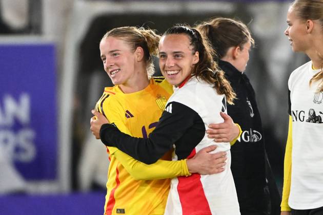 Belgium v Poland - FIFA Women s World Cup 2027 UEFA Qualifiers LEUVEN, BELGIUM - OCTOBER 09 : Dhont Elena forward of Belgium, Mathys Jasmien defender of Belgium during the FIFA Women s World Cup 2027 UEFA European Qualifiers play-offs round 1 path 2 first leg match between Belgium and Poland on October 9, 2026 in Leuven, Belgium, 09 10 2026 Leuven Belgium Copyright: xVincentxKalutx