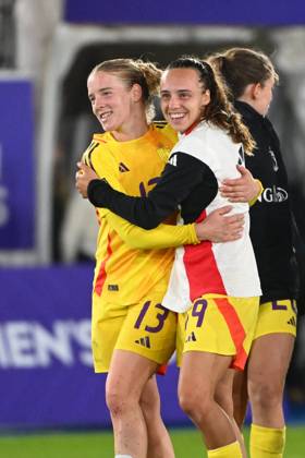 Belgium v Poland - FIFA Women s World Cup 2027 UEFA Qualifiers LEUVEN, BELGIUM - OCTOBER 09 : Dhont Elena forward of Belgium, Mathys Jasmien defender of Belgium during the FIFA Women s World Cup 2027 UEFA European Qualifiers play-offs round 1 path 2 first leg match between Belgium and Poland on October 9, 2026 in Leuven, Belgium, 09 10 2026 Leuven Belgium Copyright: xVincentxKalutx