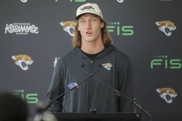 CHADLER’S CROSS, ENGLAND - OCTOBER 09: Trevor Lawrence of the Jacksonville Jaguars Q&A during the Jacksonville Jaguars team practise and media as part of the London NFL, American Football Herren, USA Series 2026, at the Grove, Chandler’s Cross, Hertfordshire, England, on 09 October 2026. Jody Demay - Davies SPP Copyright: xJodyxDemayx-xDaviesx xSPPx Sportspressphoto_SPR249931