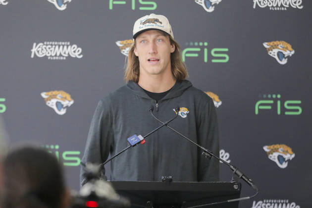 CHADLER’S CROSS, ENGLAND - OCTOBER 09: Trevor Lawrence of the Jacksonville Jaguars Q&A during the Jacksonville Jaguars team practise and media as part of the London NFL, American Football Herren, USA Series 2026, at the Grove, Chandler’s Cross, Hertfordshire, England, on 09 October 2026. Jody Demay - Davies SPP Copyright: xJodyxDemayx-xDaviesx xSPPx Sportspressphoto_SPR249933