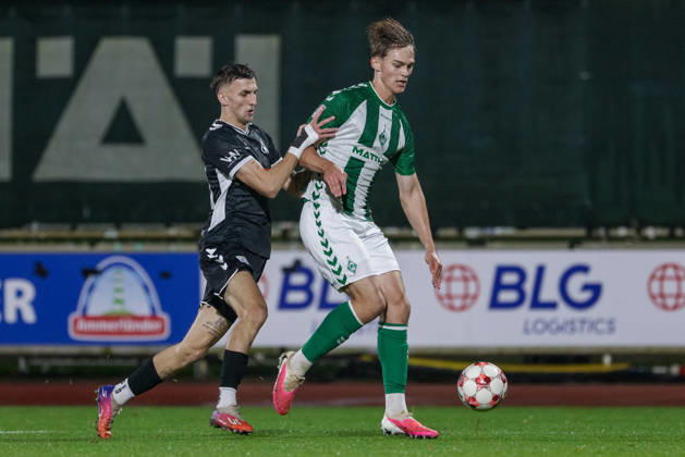 From left: Steffen Rohwedder (SV Atlas Delmenhorst), 28, and Mats Heitmann (SV Werder Bremen II), 3, in a one-on-one battle; duel; dynamic; action; game scene; October 9, 2026, Bremen, Germany, soccer, Regionalliga Nord, SV Werder Bremen II vs. SV Atlas Delmenhorst xobx