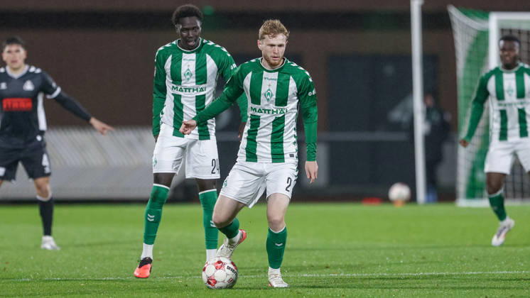 Johann Wegner, SV Werder Bremen II, 2 players on the ball, single frame, full-body shot, action, game scene, October 9, 2026, Bremen, Germany, soccer, Regionalliga Nord, SV Werder Bremen II vs. SV Atlas Delmenhorst xobx