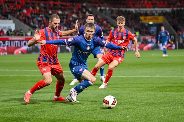 Jonas Foehrenbach of 1 FC Heidenheim 1846 and Naatan Skyttae of 1 FC Kaiserslautern in a tackle during the 2. Bundesliga match between 1 FC Heidenheim and 1 FC Kaiserslautern, at the Voith Arena on October 9, 2026, in Heidenheim an der Brenz, Germany. Photo by Harry Langer, DeFodi Images. Jonas Foehrenbach of 1 FC Heidenheim 1846 and Naatan Skyttae of 1 FC Kaiserslautern battle for the ball during the 2. Bundesliga match between 1 FC Heidenheim and 1 FC Kaiserslautern at Voith Arena on October 9, 2026 in Heidenheim an der Brenz, Germany Photo by Harry Langer DeFodi Images DFB and DFL regulations prohibit any use of photographs as image sequences and or quasi-video Photo by Harry Langer DeFodi Images DFB and DFL regulations prohibit any use of photographs as imSEQUENCES AND OR QUASI-VIDEO