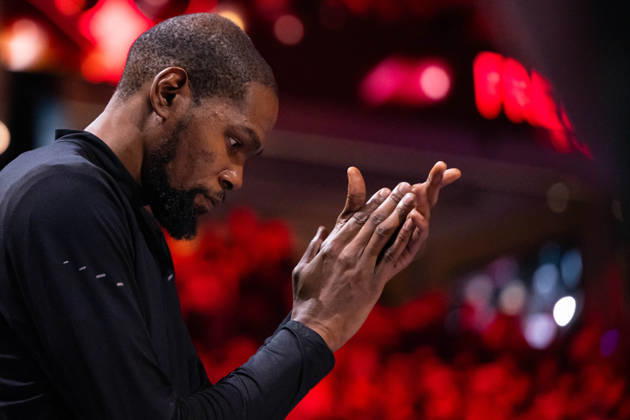(261010) -- MACAO, Oct. 10, 2026 -- Kevin Durant of Houston Rockets reacts before the 2026-2027 NBA, Basketball Herren, USA preseason game between Houston Rockets and Dallas Mavericks in Macao, south China, Oct. 9, 2026. ) (SP)CHINA-MACAO-BASKETBALL-NBA PRESEASON-LAKERS VS MAVERICKS(CN) CheongxKamxKa
