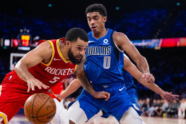 (261010) -- MACAO, Oct. 10, 2026 -- Fred VanVleet (L) of Houston Rockets vies with Max Christie of Dallas Mavericks during the 2026-2027 NBA, Basketball Herren, USA preseason game between Houston Rockets and Dallas Mavericks in Macao, south China, Oct. 9, 2026. ) (SP)CHINA-MACAO-BASKETBALL-NBA PRESEASON-ROCKETS VS MAVERICKS(CN) CheongxKamxKa 