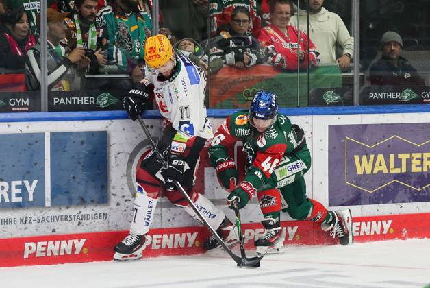 One-on-one, action, with Ludwig Bystroem, Fischtown Pinguins 17, Moritz Elias 46, Augsburger Panther, Augsburger Panther vs. Fischtown Pinguins, Matchday 7, Ice Hockey, Penny DEL, October 9, 2026, Augsburg, Bavaria, Germany Copyright: xkolbert-press DunjaxDietrichx