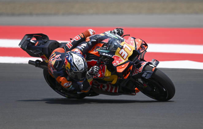 (261010) -- LOMBOK, Oct. 10, 2026 -- Red Bull KTM Factory Racing s Pedro Acosta of Spain races during the qualifying 2 at the Pertamina Grand Prix of Indonesia 2026 at Mandalika International circuit in Lombok, Indonesia, Oct. 10, 2026. ) (SP)INDONESIA-LOMBOK-MOTOGP-GRAND PRIX OF INDONESIA-QUALIFYING 2 Zulkarnain