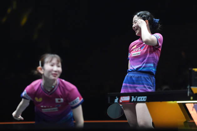 (261010) -- BEIJING, Oct. 10, 2026 -- Harimoto Miwa (R) Hayata Hina of Japan react during the women s doubles final match against Wang Manyu Kuai Man of China at 2026 World Table tennis, Tischtennis (WTT) China Smash in Beijing, China, Oct. 10, 2026. ) (SP)CHINA-BEIJING-TABLE TENNIS-WTT-CHINA SMASH-WOMEN S DOUBLES (CN) XiexHan 