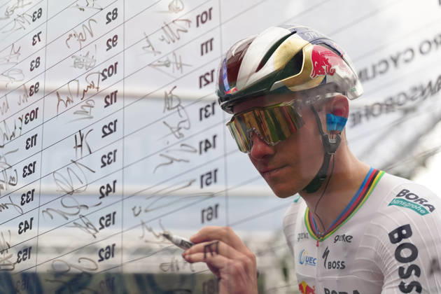 Belgium s Remco Evenepoel of Red Bull - Bora - Hansgrohe during the 120th edition of the Il Lombardia, Tour of Lombardy cycling race, a 239 km one day race from Bergamo to Como on October 10, 2026, Italy. Copyright: xGianxMattiaxD™Alberto LaPressex