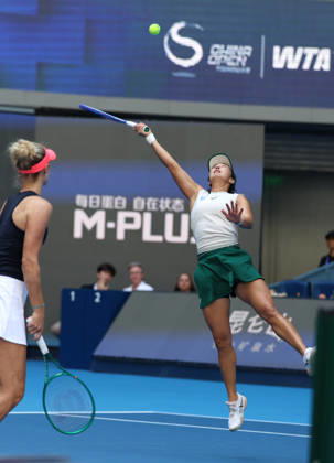 (261010) -- BEIJING, Oct. 10, 2026 -- Erin Routliffe Aldila Sutjiadi (R) compete during the women s doubles semifinal match between Katerina Siniakova (the Czech Republic) Zhang Shuai (China) and Erin Routliffe (New Zealand) Aldila Sutjiadi (Indonesia) at 2026 China Open tennis tournament in Beijing, China, Oct. 10, 2026. ) (SP)CHINA-BEIJING-TENNIS-CHINA OPEN-WOMEN S DOUBLES (CN) ZhangxChenlin