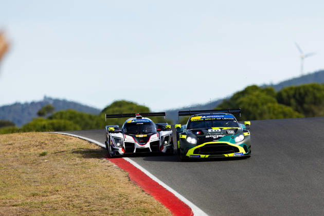 AUTO - MLC 2026 - PORTIMAO 09 IGLESIAS Louis (fra), DODDS Maxwell (gbr), ANS Motorsport, Ligier JS P325 - Toyota, LMP3, action 10 SAGER Philipp (aut), HASSE CLOT Valentin (fra), Racing Spirit of LÃ man, Aston Martin Vantage AMR GT3 Evo, GT3, action crash during the 6th round of the 2026 Michelin Le Mans Cup on the Autodromo Internacional do Algarve from October 8 to 10, 2026 in Portimao, Portugal - Copyright: xJoaoxFilipex