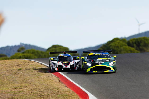 AUTO - MLC 2026 - PORTIMAO 09 IGLESIAS Louis (fra), DODDS Maxwell (gbr), ANS Motorsport, Ligier JS P325 - Toyota, LMP3, action 10 SAGER Philipp (aut), HASSE CLOT Valentin (fra), Racing Spirit of LÃ man, Aston Martin Vantage AMR GT3 Evo, GT3, action crash during the 6th round of the 2026 Michelin Le Mans Cup on the Autodromo Internacional do Algarve from October 8 to 10, 2026 in Portimao, Portugal - Copyright: xJoaoxFilipex