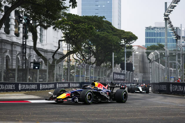 F1 - SINGAPORE GRAND PRIX 2026 03 VERSTAPPEN Max (nld), Red Bull Racing Ford RB22, action, rain, pluie, during the 2026 Formula 1 Singapore Grand Prix, 17th round of the 2026 Formula One World Championship, WM, Weltmeisterschaft from October 9 to 11, 2026 on the Marina Bay Street Circuit, in Singapore, Singapore - SingaporeSingapore  Copyright: xDPPIx