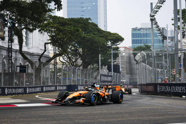 F1 - SINGAPORE GRAND PRIX 2026 81 PIASTRI Oscar (aus), McLaren F1 Team MCL40, action, rain, pluie, during the 2026 Formula 1 Singapore Grand Prix, 17th round of the 2026 Formula One World Championship, WM, Weltmeisterschaft from October 9 to 11, 2026 on the Marina Bay Street Circuit, in Singapore, Singapore - SingaporeSingapore  Copyright: xDPPIx