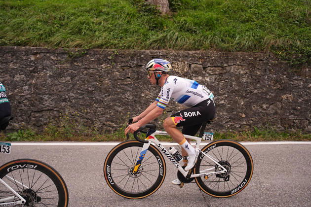 Mexico s Isaac Del Toro Romero of UAE Team Emirates XRG during the 120th edition of the Il Lombardia, Tour of Lombardy cycling race, a 239 km one day race from Bergamo to Como on October 10, 2026, Italy.  Copyright: xMarcoxAlpozzi xLaPressex