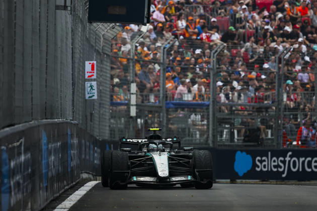 F1 - SINGAPORE GRAND PRIX 2026 12 KIMI ANTONELLI Andrea (ita), Mercedes AMG F1 Team W17, action, rain, pluie, during the 2026 Formula 1 Singapore Grand Prix, 17th round of the 2026 Formula One World Championship, WM, Weltmeisterschaft from October 9 to 11, 2026 on the Marina Bay Street Circuit, in Singapore, Singapore - SingaporeSingapore  Copyright: xDPPIx