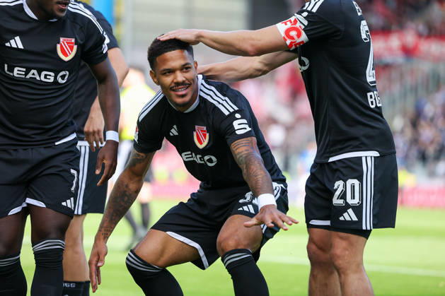 October 10, 2026 Soccer 2. Bundesliga SV Darmstadt 98 vs. Energie Cottbus, Justin Butler of Energie Cottbus and his teammates are seen celebrating after scoring a goal to make the score 0–1 Copyright: HMBxMedia JoaquimxFerreira