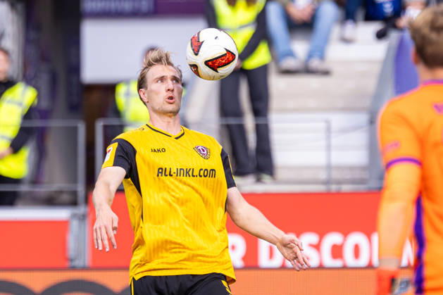 Vincent Vermeij, SG Dynamo Dresden, 09 on the Ball GER, VfL Osnabrück vs. SG Dynamo Dresden, Soccer, 2. Bundesliga, Matchday 7, 2026–2027 Season, October 10, 2026 DFL regulations prohibit any use of photographs as image sequences and or quasi-video GER, VfL Osnabrück vs. SG Dynamo Dresden, Soccer, 2. Bundesliga, Matchday 7, 2026–2027 season, October 10, 2026, Osnabrück Copyright: xEibner-Pressefoto JanxRollingerx EP_JSK