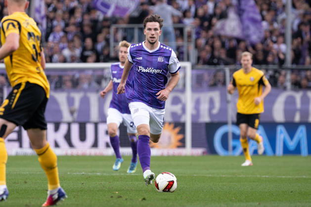 Robin Meißner 11 Osnabrück, VfL Osnabrück vs. SG Dynamo Dresden, soccer, 2nd Division, Matchday 7, October 10, 2026. DFL regulations prohibit any use of photographs as image sequences and or quasi-video. Osnabrück, Lower Saxony, Germany Copyright: xkolbert-press MarcxNiemeyerx
