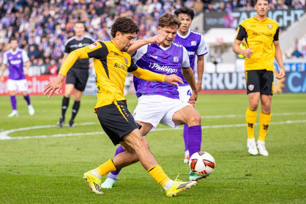 L R Ben Bobzien (SG Dynamo Dresden), 20, in a tackle with Robin Fabinski (VfL Osnabrück), 27, GER, VfL Osnabrück vs. SG Dynamo Dresden, Soccer, 2. Bundesliga, Matchday 7, 2026–2027 season, October 10, 2026 DFL regulations prohibit any use of photographs as image sequences and or quasi-video GER, VfL Osnabrück vs. SG Dynamo Dresden, soccer, 2. Bundesliga, Matchday 7, 2026–2027 season, October 10, 2026, Osnabrück Copyright: xEibner-Pressefoto JanxRollingerx EP_JSK