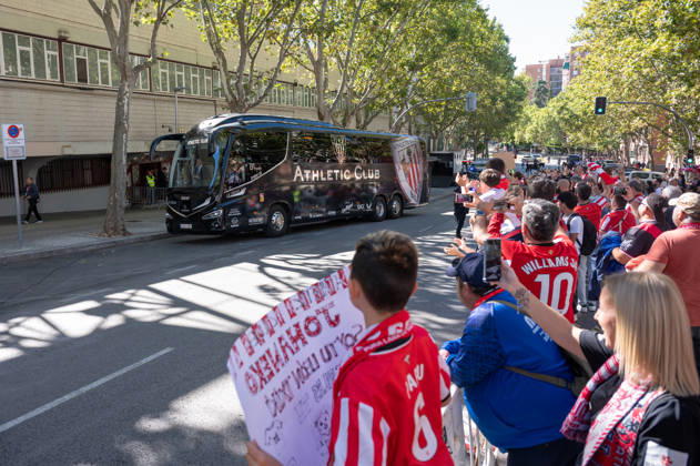 ESP LaLiga EA Sports Rayo Vallecano vs. Athletic Club Athletic fans welcoming the Athletic team bus during the LaLiga EA Sports match between Rayo Vallecano and Athletic Club, played at Vallecas Stadium in Madrid on October 10, 2026, in Spain. Spain Soccer Copyright: xAgenciaxLOFx