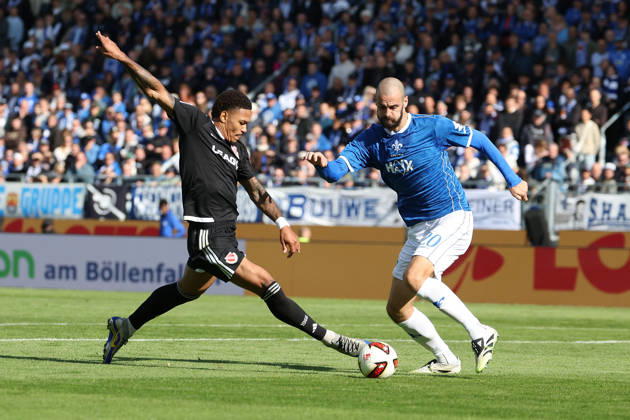October 10, 2026, Soccer, 2. Bundesliga, SV Darmstadt 98 vs. Energie Cottbus, from left: Justin Butler (Energie Cottbus), Aleksander Vukovic (SV Darmstadt 98), battling for the ball Copyright: HMBxMedia JoaquimxFerreira
