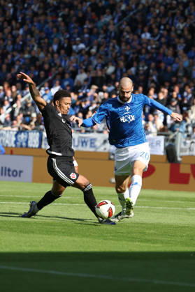 October 10, 2026, Soccer, 2. Bundesliga, SV Darmstadt 98 vs. Energie Cottbus, from left: Justin Butler (Energie Cottbus), Aleksander Vukovic (SV Darmstadt 98), battling for the ball Copyright: HMBxMedia JoaquimxFerreira