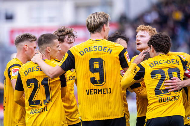 The SG Dynamo Dresden players celebrate Niklas Hauptmann s 1-0 goal. SG Dynamo Dresden, 27 GER, VfL Osnabrück vs. SG Dynamo Dresden, soccer, 2. Bundesliga, Matchday 7, 2026–2027 season, October 10, 2026 DFL regulations prohibit any use of photographs as image sequences and or quasi-video GER, VfL Osnabrück vs. SG Dynamo Dresden, soccer, 2. Bundesliga, Matchday 7, 2026–2027 season, October 10, 2026, Osnabrück Copyright: xEibner-Pressefoto JanxRollingerx EP_JSK