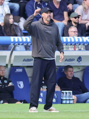 Hannover 96 coach Sandro Wagner gestures during the 2. Bundesliga match between 1. FC Magdeburg and Hannover 96, Avnet Arena on October 10, 2026, in Magdeburg, Germany. Photo by Marco Steinbrenner, DeFodi Images. Coach Sandro Wagner of Hannover 96 gestures during the 2nd Bundesliga match between 1 FC Magdeburg and Hannover 96 at Avnet Arena on October 10, 2026 in Magdeburg, Germany. Photo by Marco Steinbrenner, DeFodi Images. DFB and DFL regulations prohibit any use of photographs as image sequences and or quasi-video. Photo by Marco Steinbrenner, DeFodi Images.