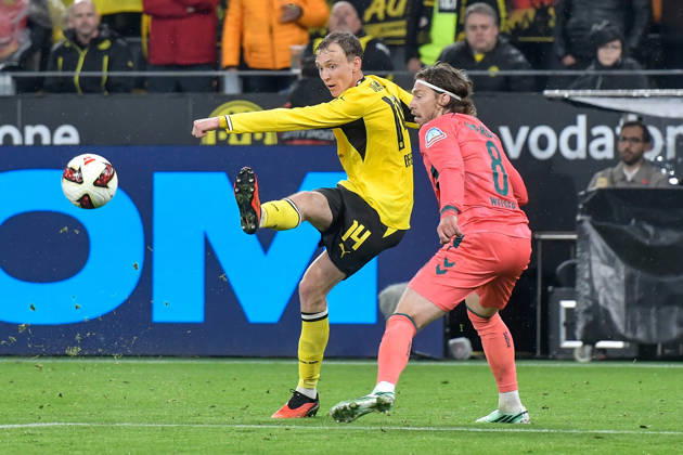 From left: Maximilian Beier (Dortmund 14) and Mitchell Weiser (Bremen 8) battling for the ball, September 10, 2026 ¢ Soccer ¢ Borussia Dortmund vs. SV Werder Bremen, Signal Iduna Park, Dortmund, DFB DFL regulations prohibit any use of photographs as image sequences and or quasi-video NRW Germany Copyright: xpepphotox xSaschaxWeizx pep00321, pep_20261009_sw