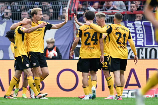 2. Bundesliga, Matchday 26, 27: VfL Osnabrück vs. Dynamo Dresden on October 10, 2026, at the Bremer Brücke in Osnabrück—cheers, goal celebrations, Goal scorers, goal scorer Niklas Hauptmann (Dresden) celebrates with Vincent Vermeij (Dresden), Jonas Sterner (Dresden), and MT