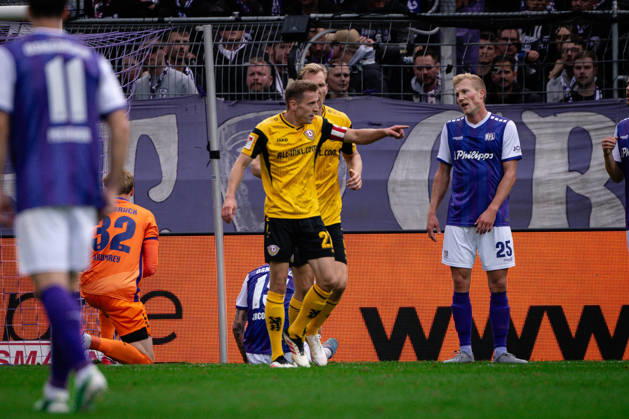 Goal celebration for the 0-1 by Niklas Hauptmann, 27, Dresden; VfL Osnabrück vs. SG Dynamo Dresden, Soccer, 2. Bundesliga, Matchday 7, October 10, 2026. DFL regulations prohibit any use of photographs as image sequences and or quasi-video. Osnabrück, Lower Saxony, Germany Copyright: xkolbert-press MarcxNiemeyerx