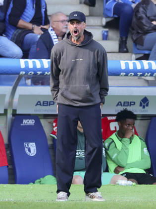 Hannover 96 coach Sandro Wagner looks disappointed during the 2. Bundesliga match between 1. FC Magdeburg and Hannover 96, Avnet Arena on October 10, 2026, in Magdeburg, Germany. Photo by Marco Steinbrenner, DeFodi Images. Coach Sandro Wagner of Hannover 96 looks dejected during the 2nd Bundesliga match between 1 FC Magdeburg and Hannover 96 at Avnet Arena on October 10, 2026 in Magdeburg, Germany. Photo by Marco Steinbrenner, DeFodi Images. DFB and DFL regulations prohibit any use of photographs as image sequences and or quasi-video. Photo by Marco Steinbrenner, DeFodi Images.