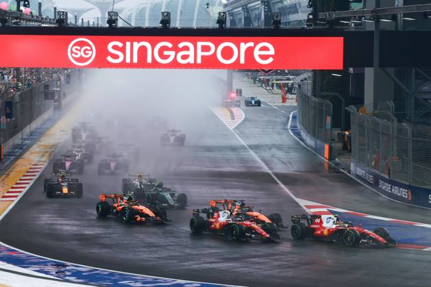 Start, 16 LECLERC Charles mco, Scuderia Ferrari SF 26, action 44 HAMILTON Lewis GBR, Scuderia Ferrari SF 26, action F1 GP 17 Singapore 2026 F1 GP 17 Singapore 2026 81 PIASTRI Oscar from, McLaren F1 Team MCL40, action F1 GP 17 Singapore 2026 Singapore