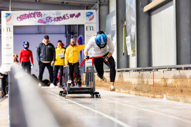 October 10, 2026, GER, Bobsleigh, Season 26–27, Women, Central Performance Test in Bobsleigh: Push Test. Pictured: Karolin Lindner. As is tradition, the German bobsleigh pilots and their pushers gathered in Oberhof for a showdown. 98559 Oberhof LOTTO Thuringia EISARENA Oberhof Training Hall Start Facility Thuringia Germany