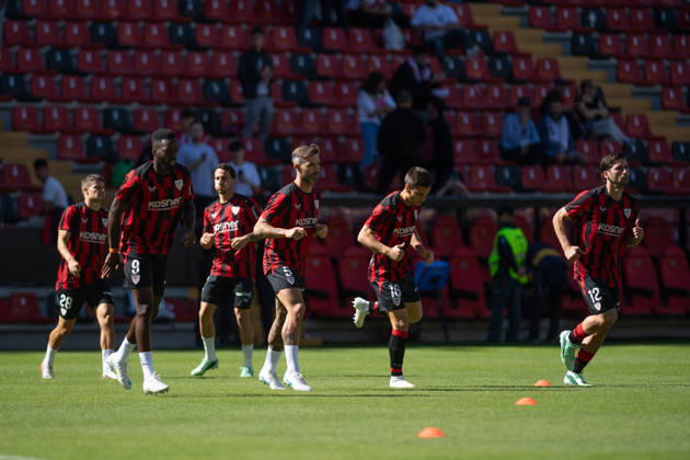 ESP LaLiga EA Sports Rayo Vallecano vs. Athletic Club: Inaki Williams of Athletic and Yeray Alvarez of Athletic warm up during the LaLiga EA Sports match between Rayo Vallecano and Athletic Club, played at Vallecas Stadium in Madrid on October 10, 2026, in Spain. Spanish Soccer Copyright: xAgenciaxLOFx
