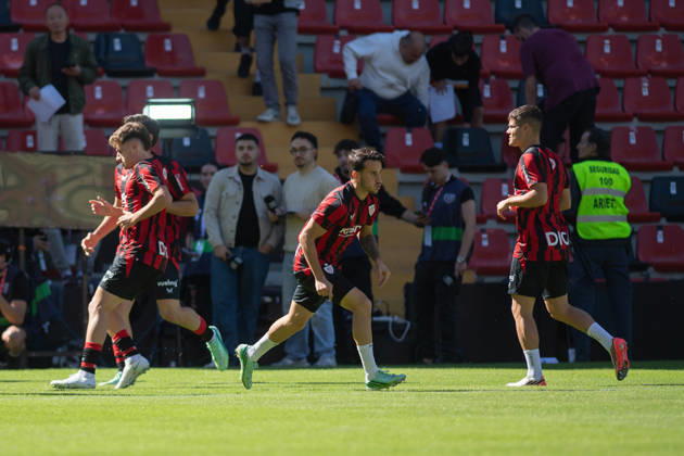 ESP LaLiga EA Sports Rayo Vallecano vs. Athletic Club Alejandro Berenguer Remiro of Athletic warms up during the LaLiga EA Sports match between Rayo Vallecano and Athletic Club played at Vallecas Stadium in Madrid on October 10, 2026 in Spain. Spain Soccer Copyright: xAgenciaxLOFx