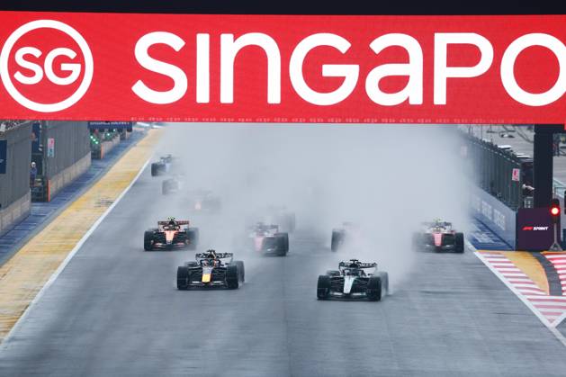 Start, 03 VERSTAPPEN Max (NLD), Red Bull Racing Ford RB22, action 63 RUSSELL George (GBR), Mercedes AMG F1 Team W17, action F1 GP 17 Singapore 2026 F1 GP 17 Singapore 2026 81 PIASTRI Oscar (AUS), McLaren F1 Team MCL40, action F1 GP 17 Singapore 2026 Singapore